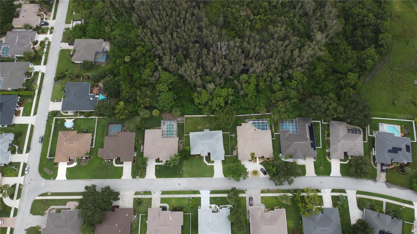 813 OAK POND DRIVE