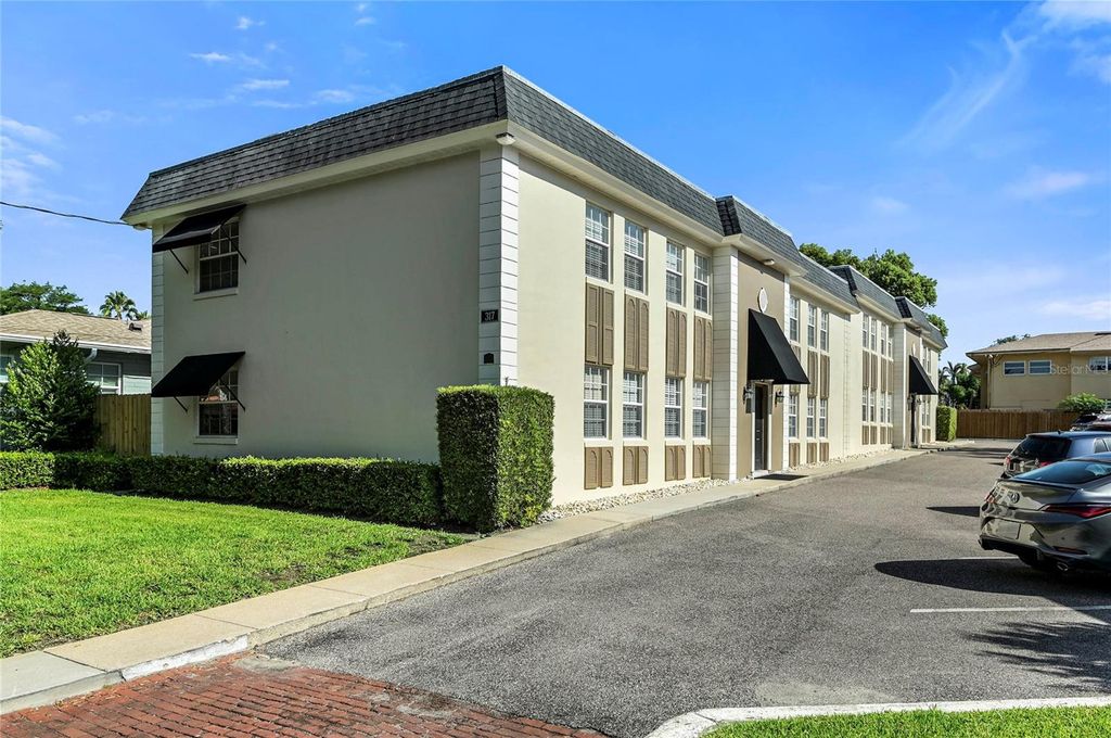 Photo of 317 E Amelia Street #7, Orlando, FL 32801 (MLS # O6420532)