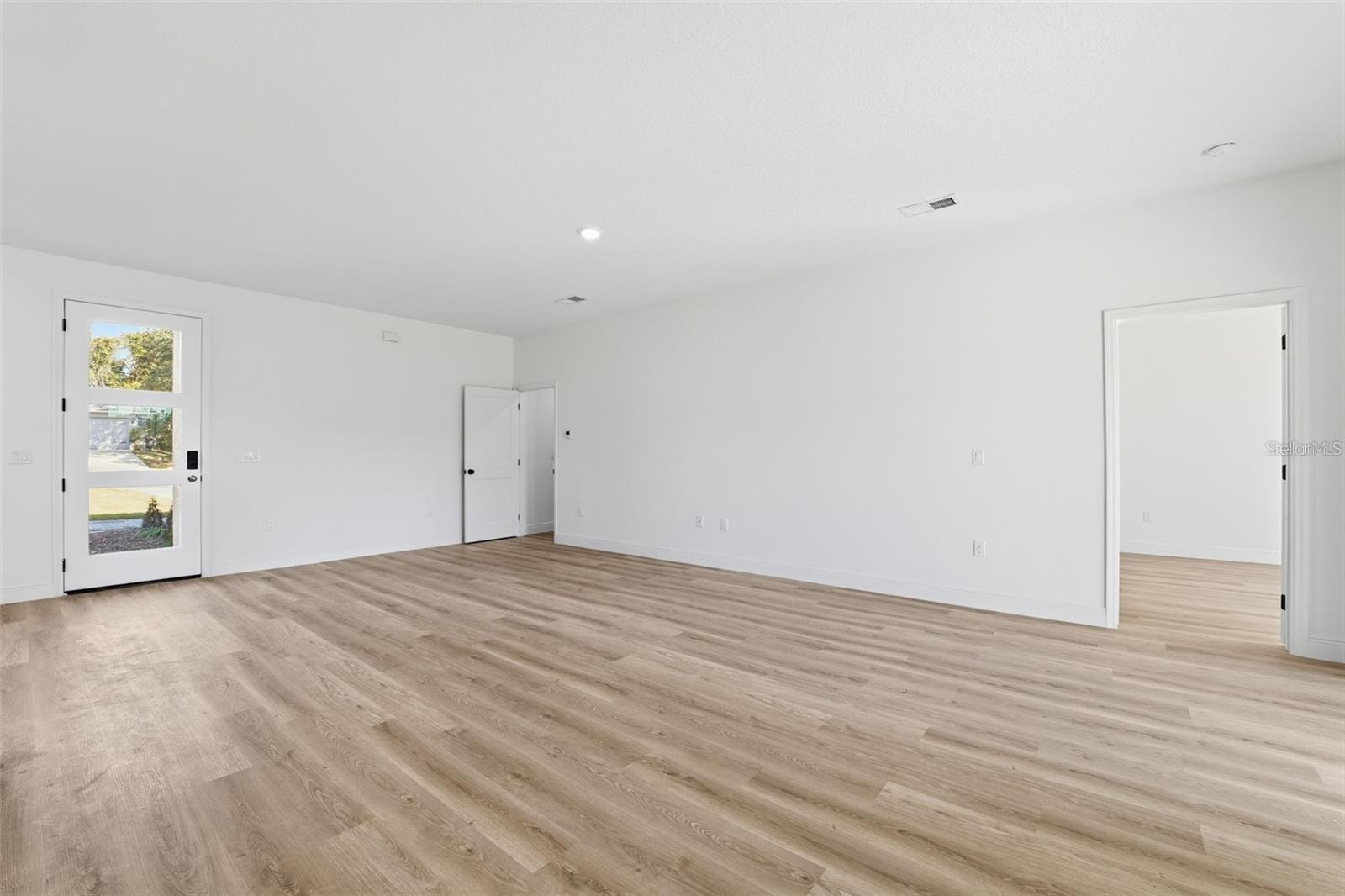 MARION OAKS UN 01 - Residential Lease