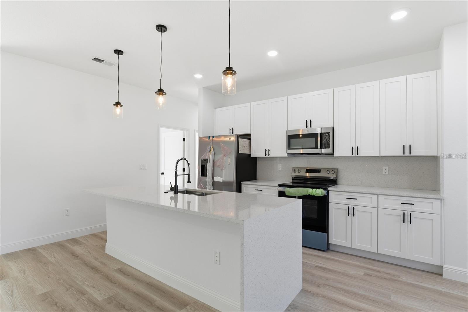 MARION OAKS UN 01 - Residential Lease