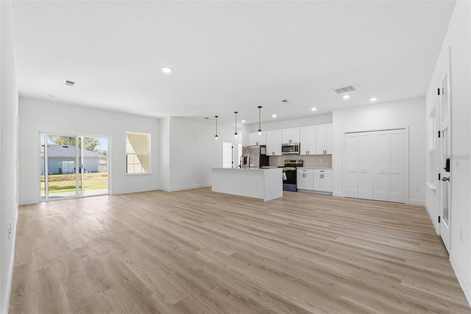 MARION OAKS UN 01 - Residential Lease