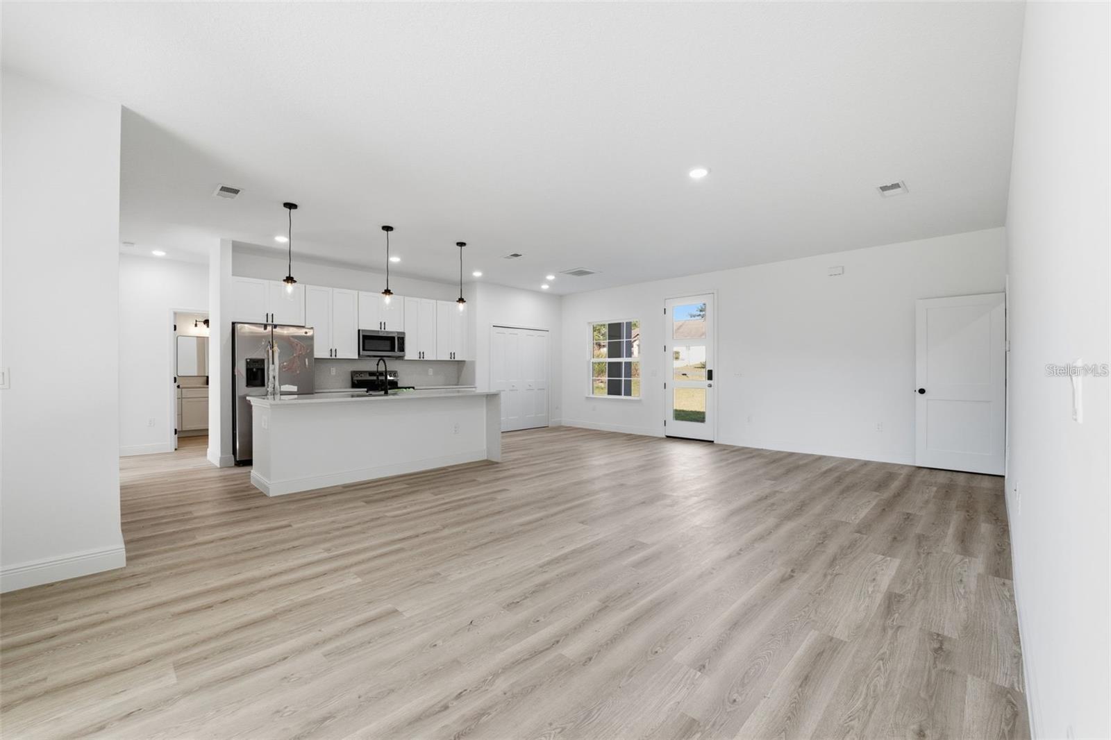 MARION OAKS UN 01 - Residential Lease