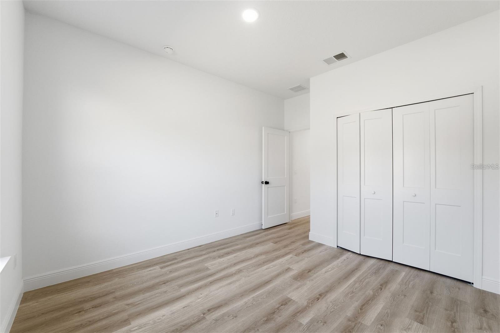 MARION OAKS UN 01 - Residential Lease