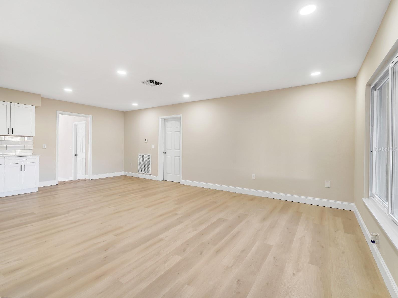 EASY ACRES - Residential