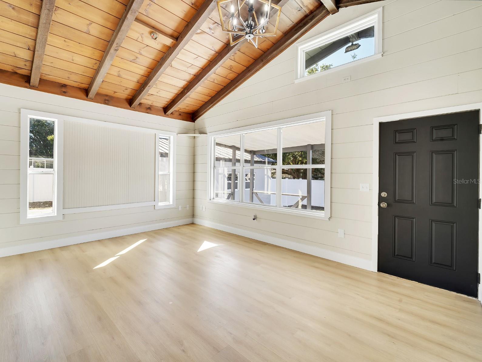 EASY ACRES - Residential