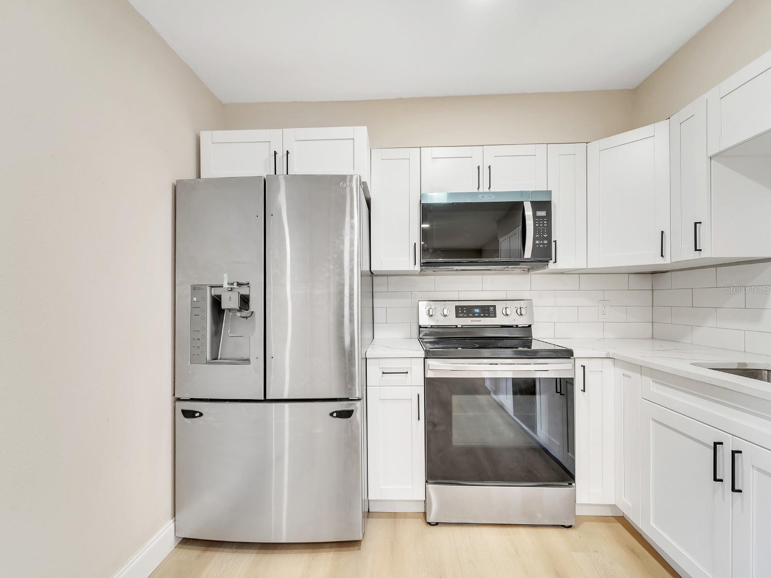 EASY ACRES - Residential