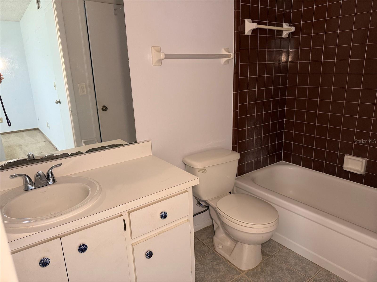 INDIGO WOODS EAST CONDO PH 01 - Residential