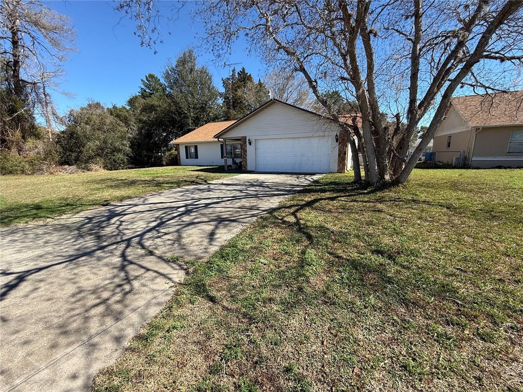 Photo of 13718 SW 40th Circle, Ocala, FL 34473 (MLS # OM720355)