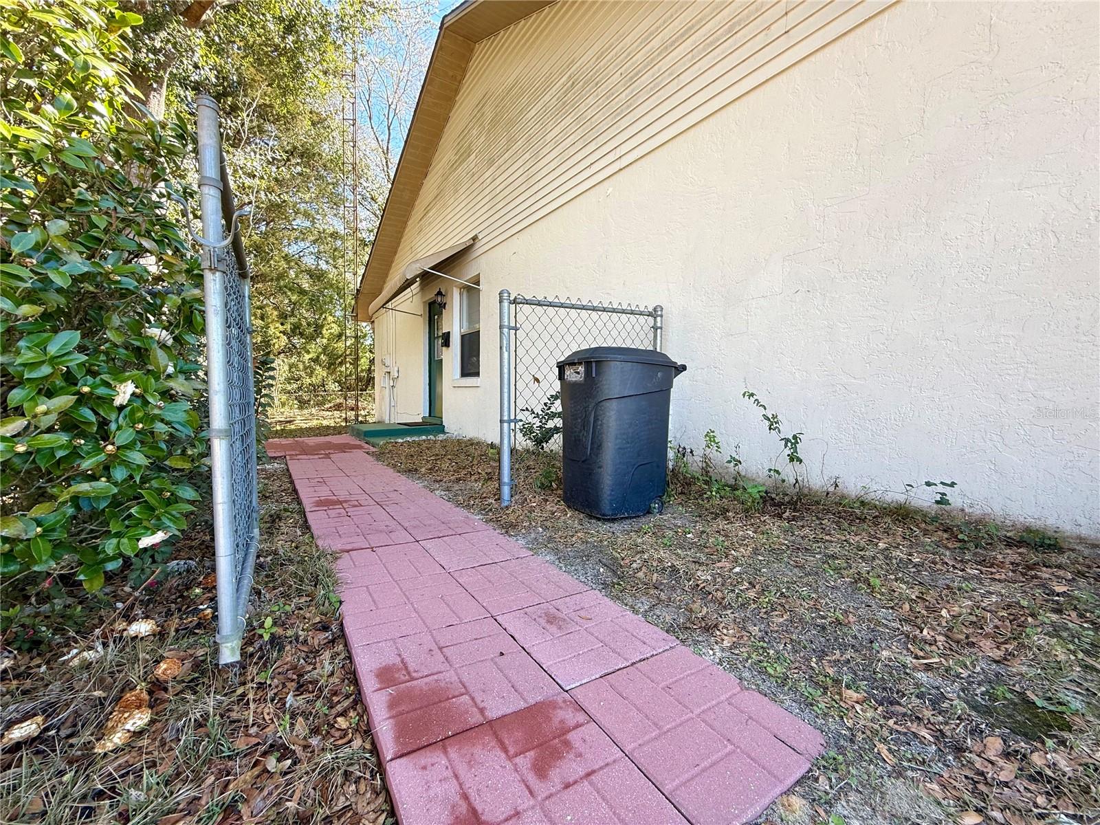 13718 SW 40TH CIRCLE