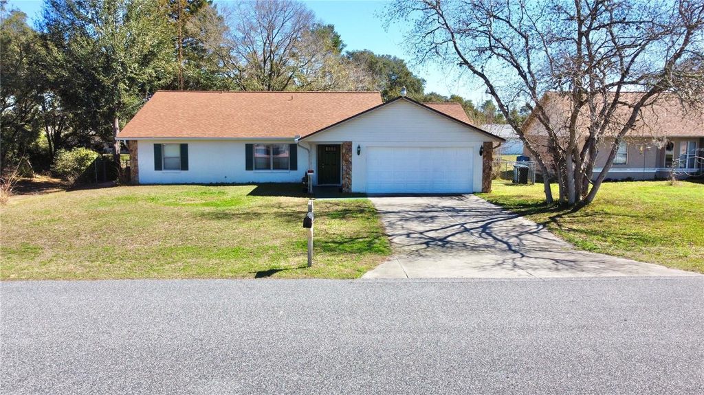 Photo of 13718 SW 40th Circle, Ocala, FL 34473 (MLS # OM720355)