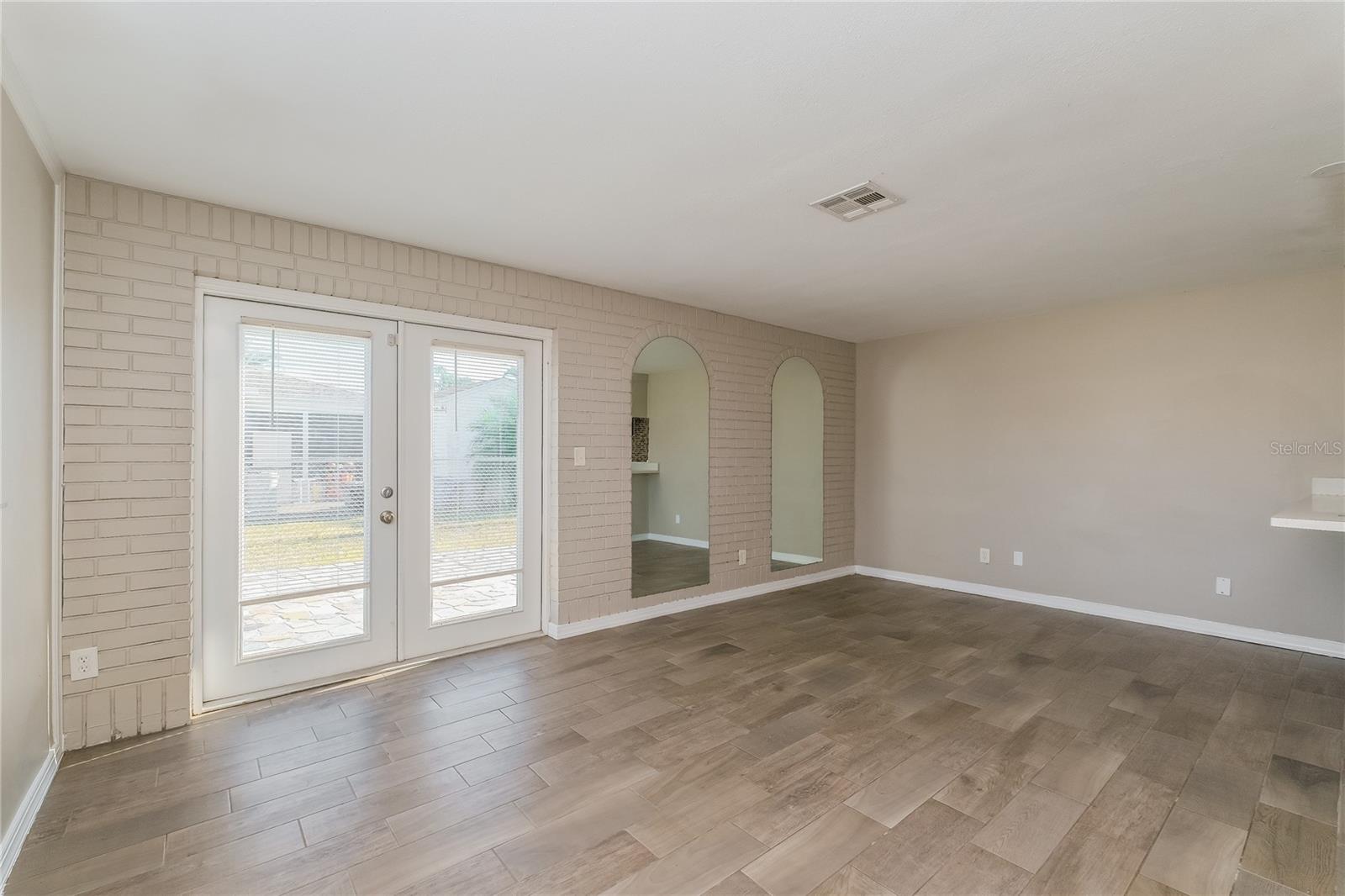 FOREST HILLS EAST - Residential Lease