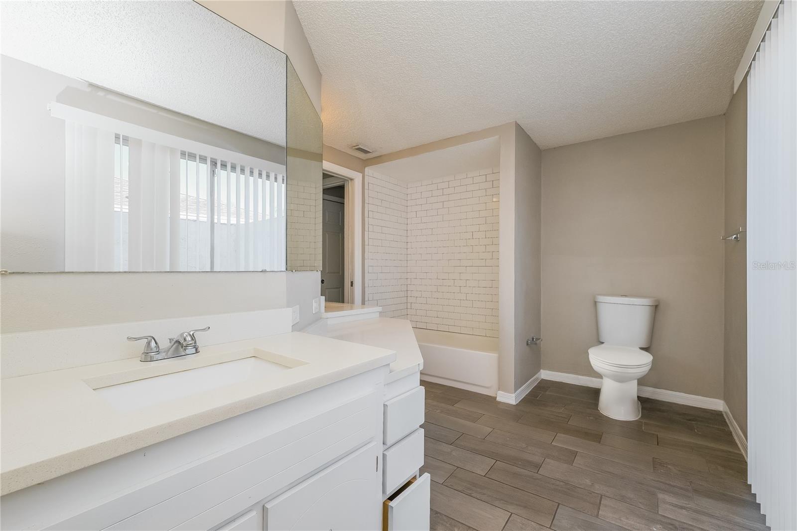 FOREST HILLS EAST - Residential Lease