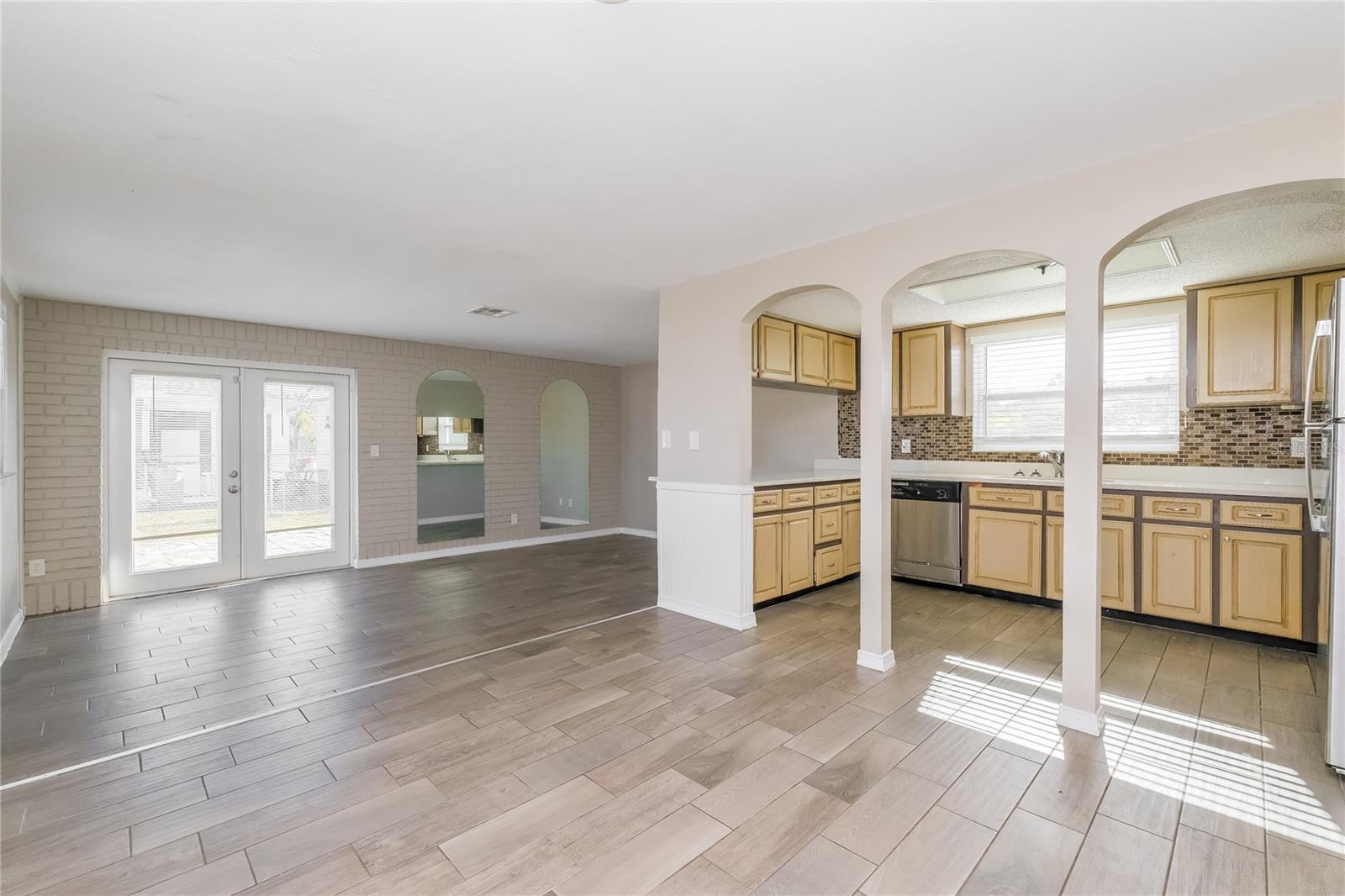 FOREST HILLS EAST - Residential Lease