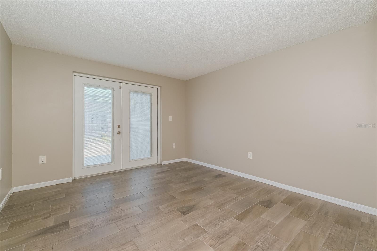 FOREST HILLS EAST - Residential Lease