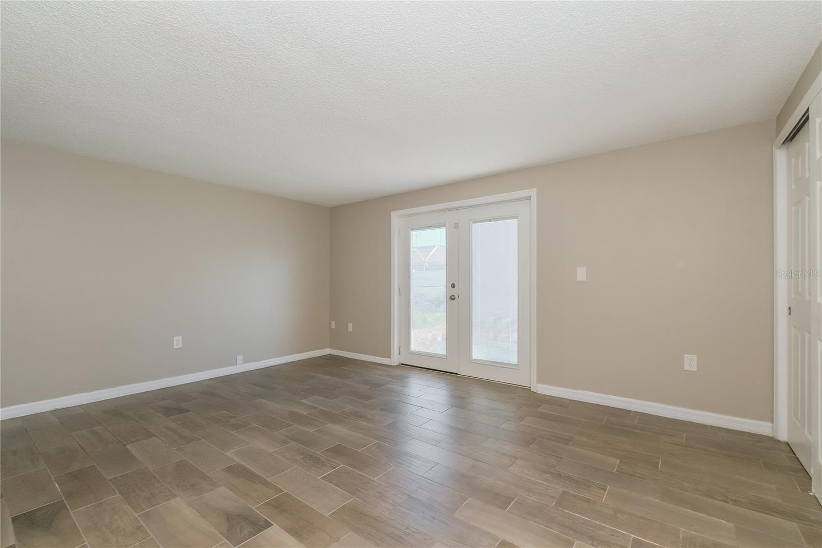 FOREST HILLS EAST - Residential Lease