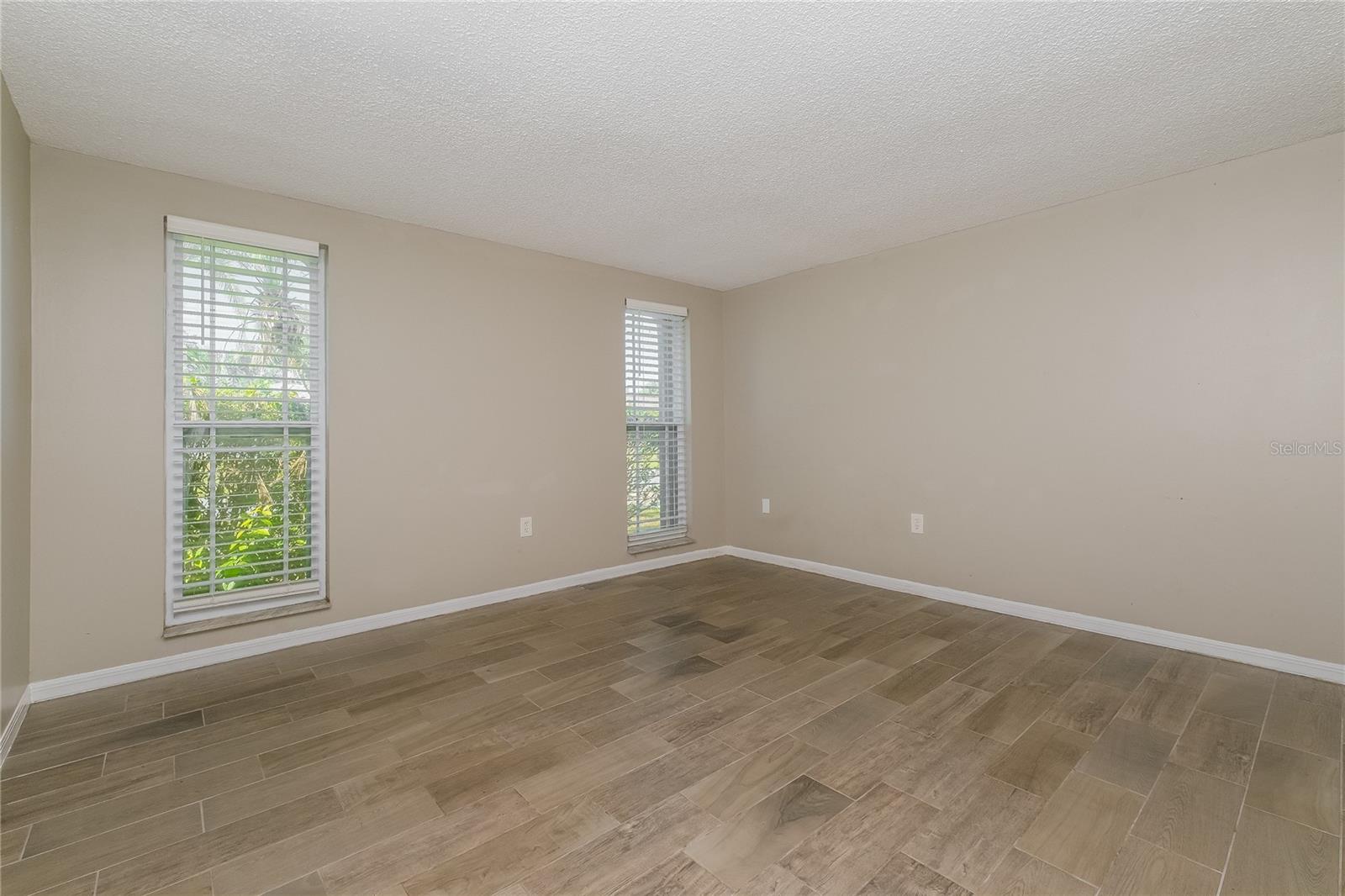 FOREST HILLS EAST - Residential Lease