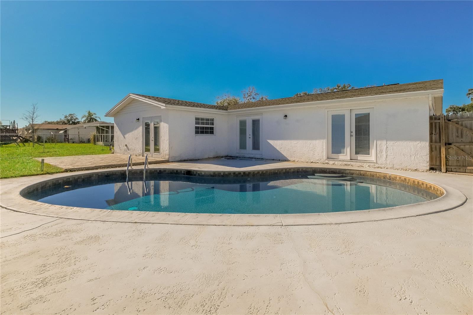 FOREST HILLS EAST - Residential Lease