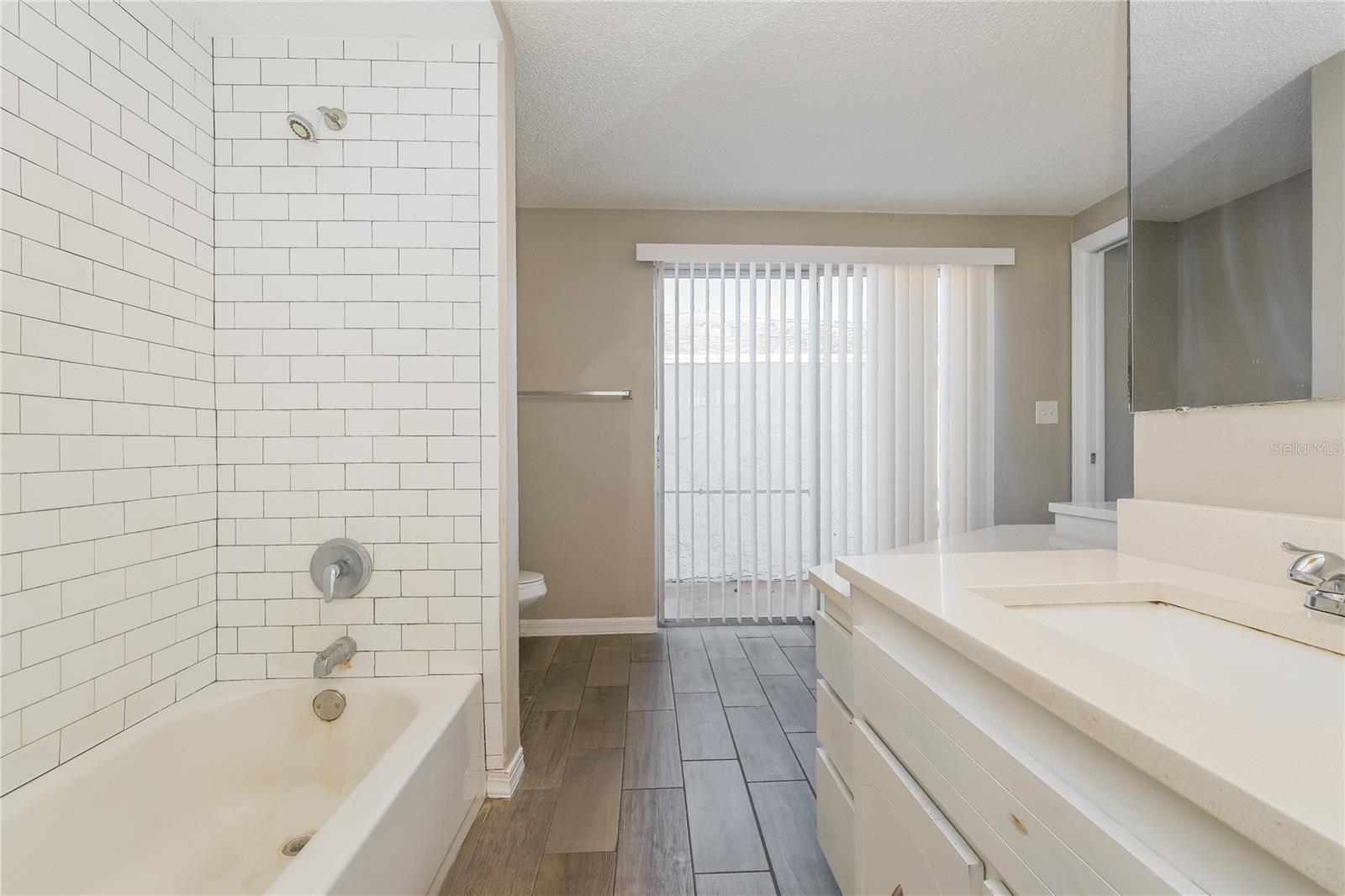 FOREST HILLS EAST - Residential Lease