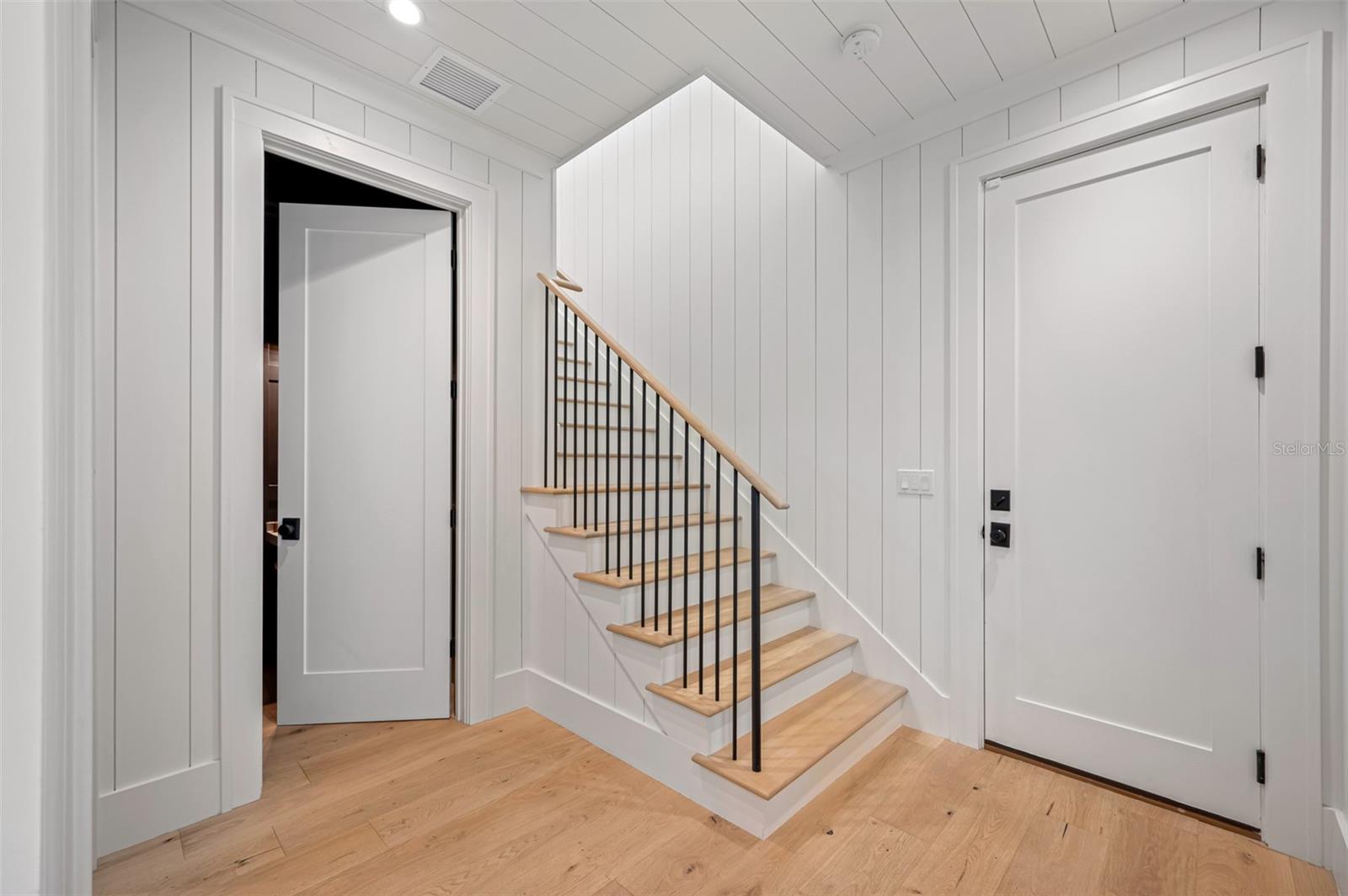 NEW SUBURB BEAUTIFUL - Residential