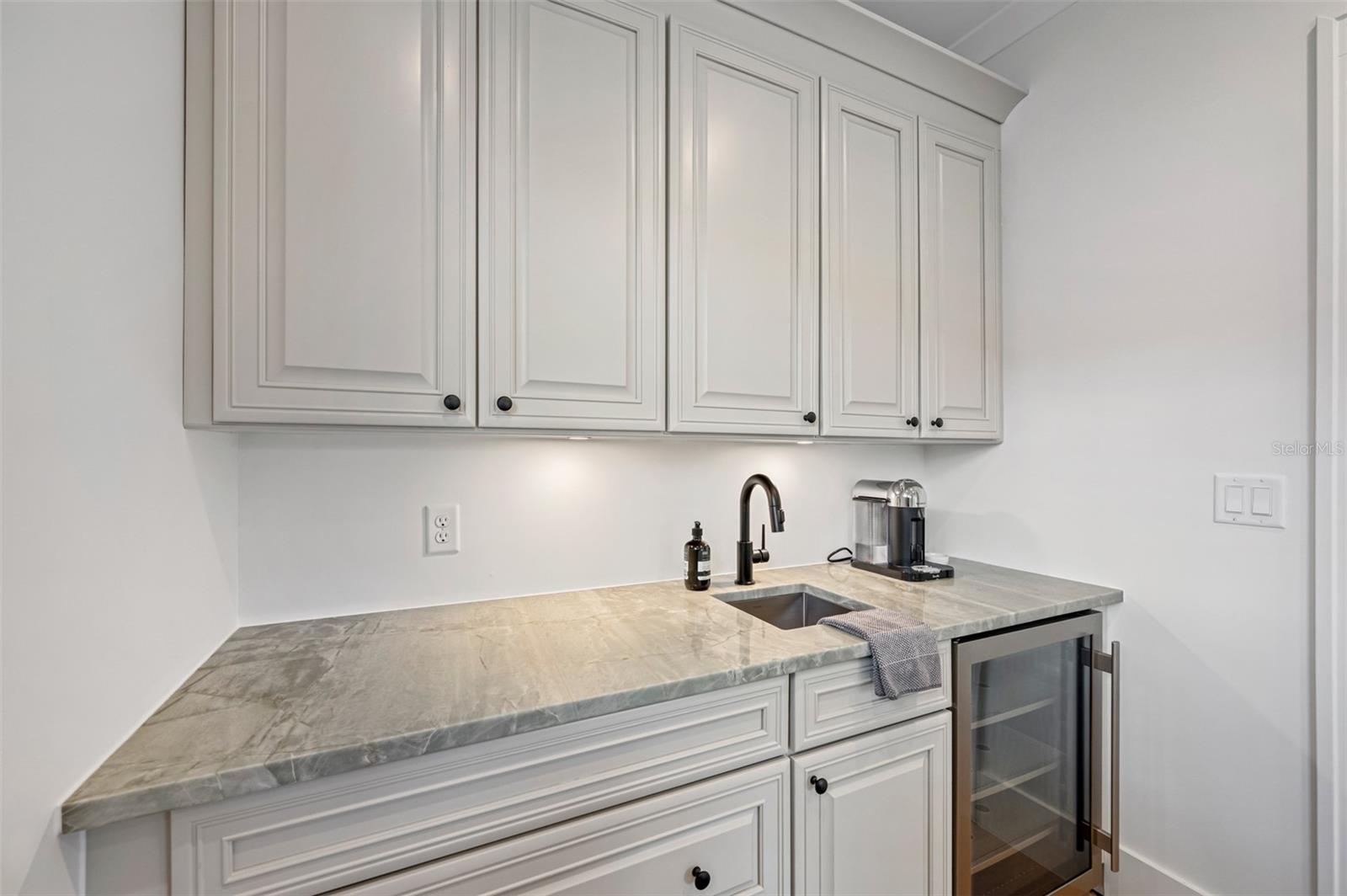 NEW SUBURB BEAUTIFUL - Residential