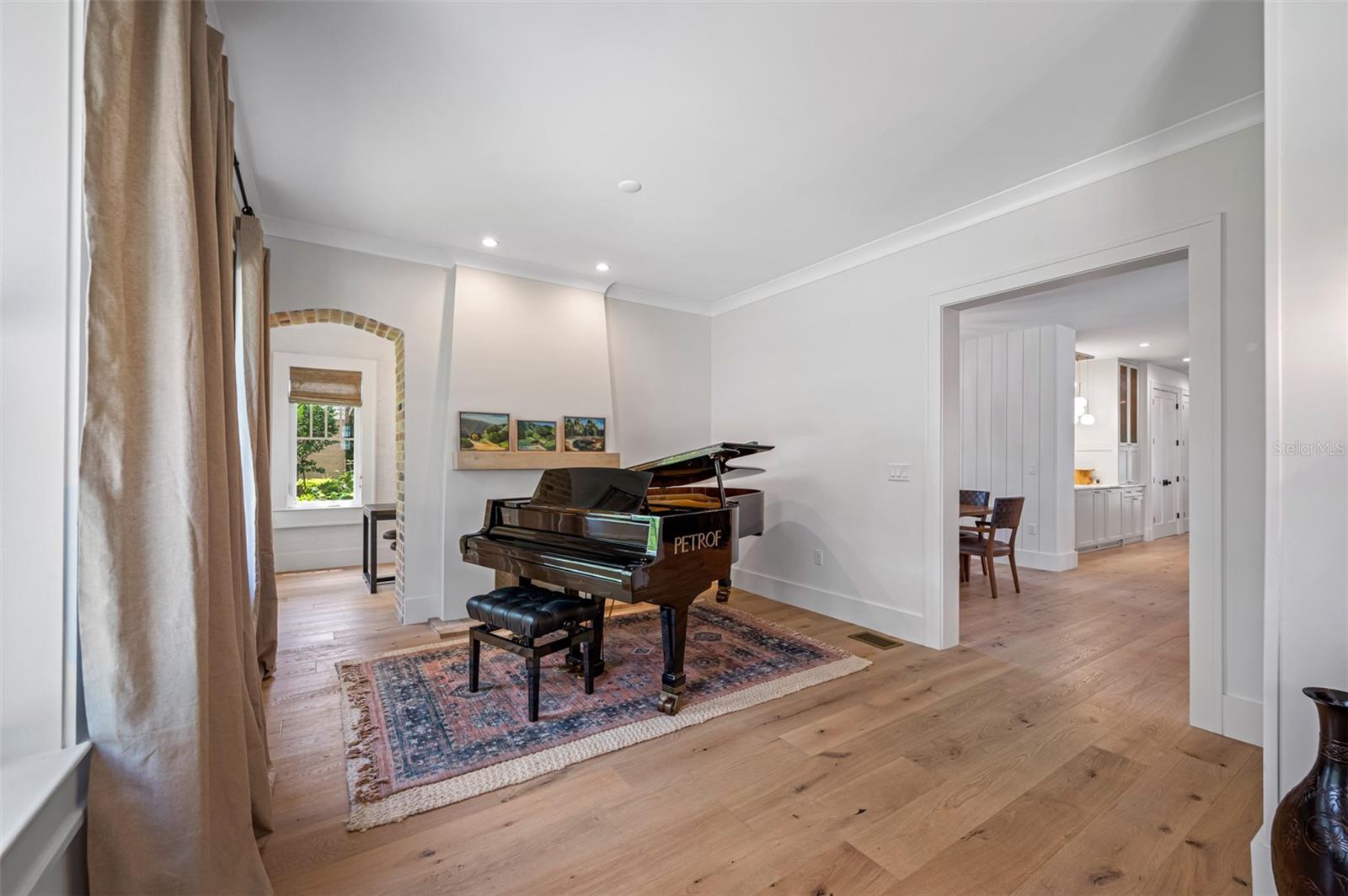 NEW SUBURB BEAUTIFUL - Residential