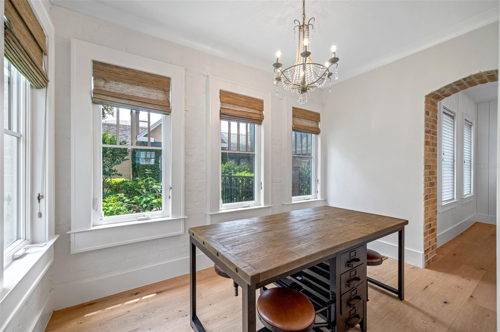 NEW SUBURB BEAUTIFUL - Residential