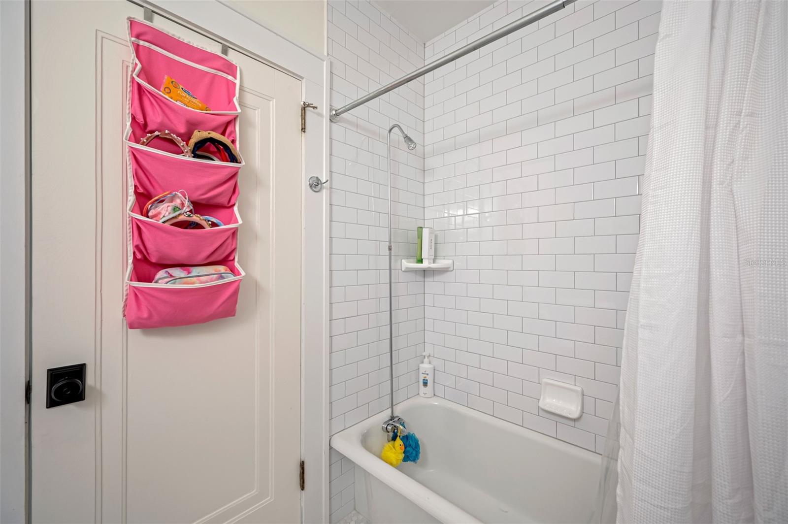 NEW SUBURB BEAUTIFUL - Residential