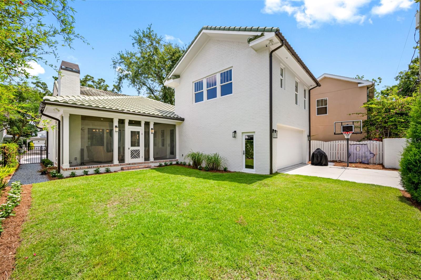 NEW SUBURB BEAUTIFUL - Residential