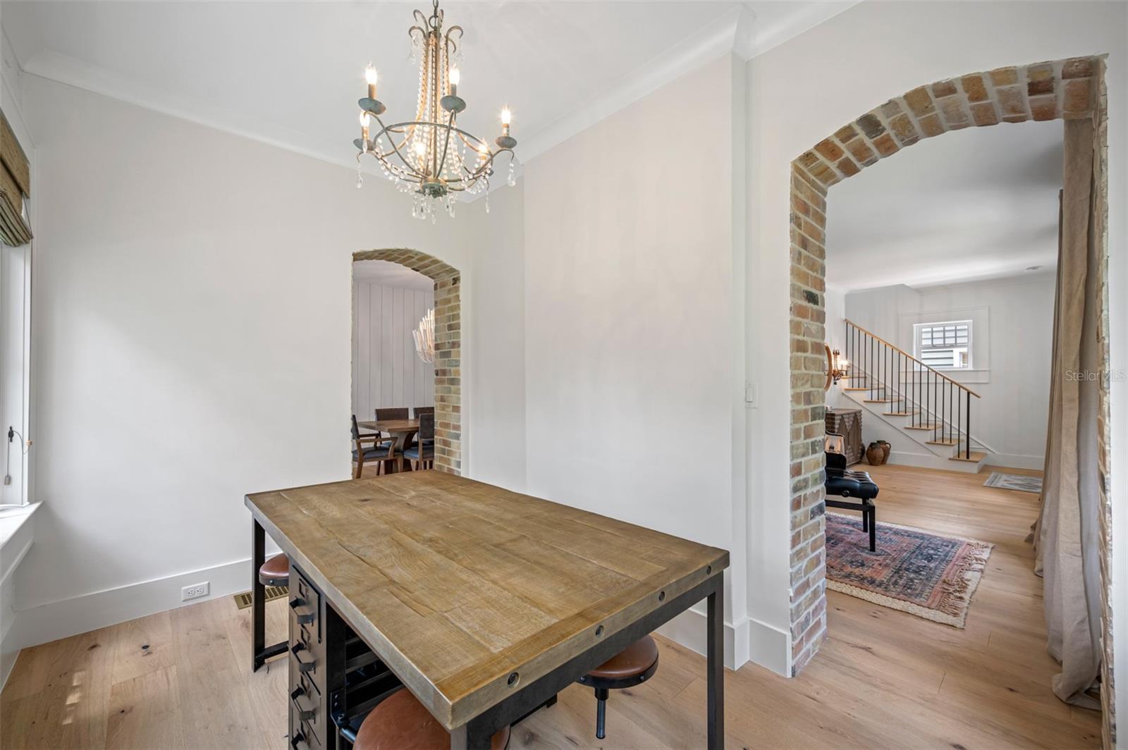 NEW SUBURB BEAUTIFUL - Residential