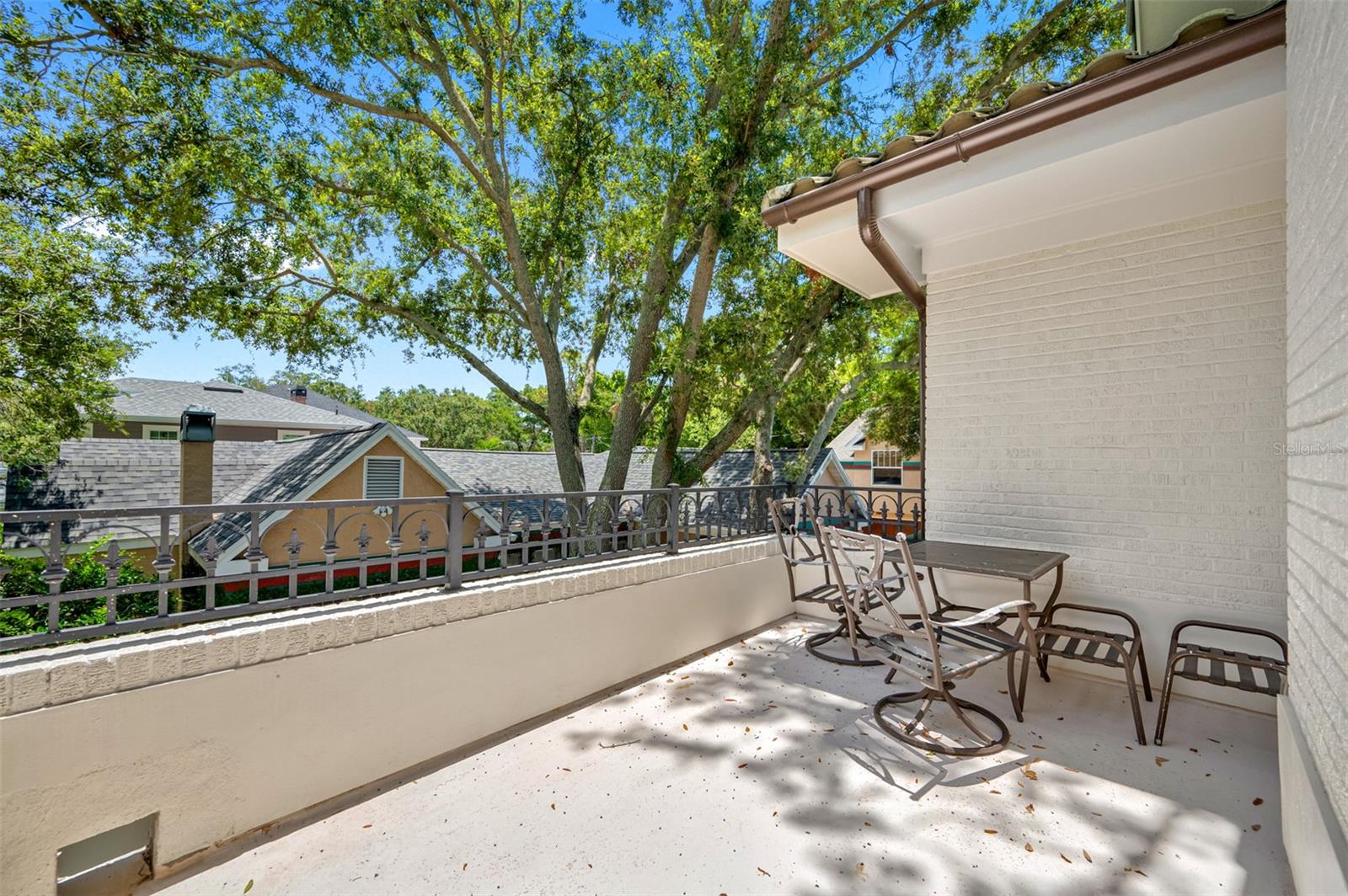 NEW SUBURB BEAUTIFUL - Residential