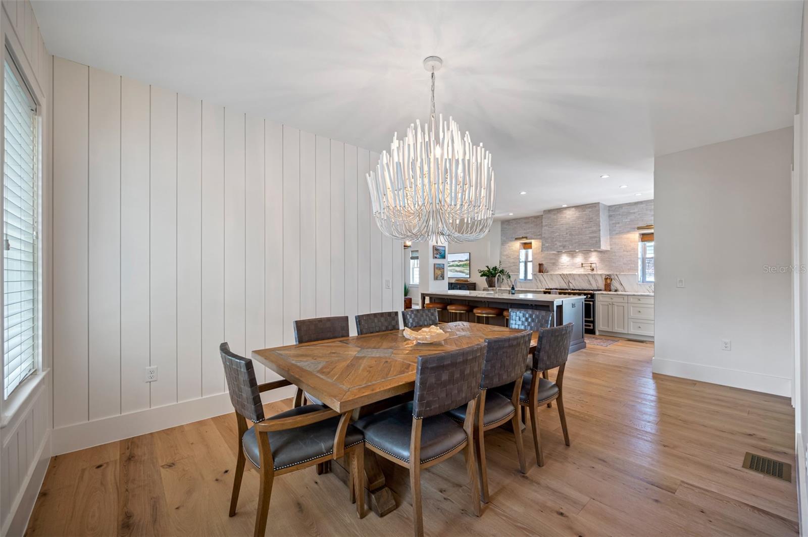 NEW SUBURB BEAUTIFUL - Residential