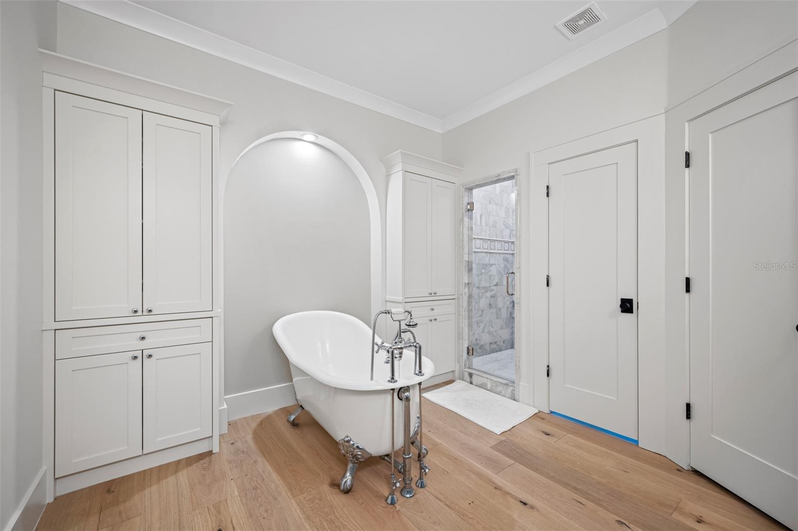 NEW SUBURB BEAUTIFUL - Residential