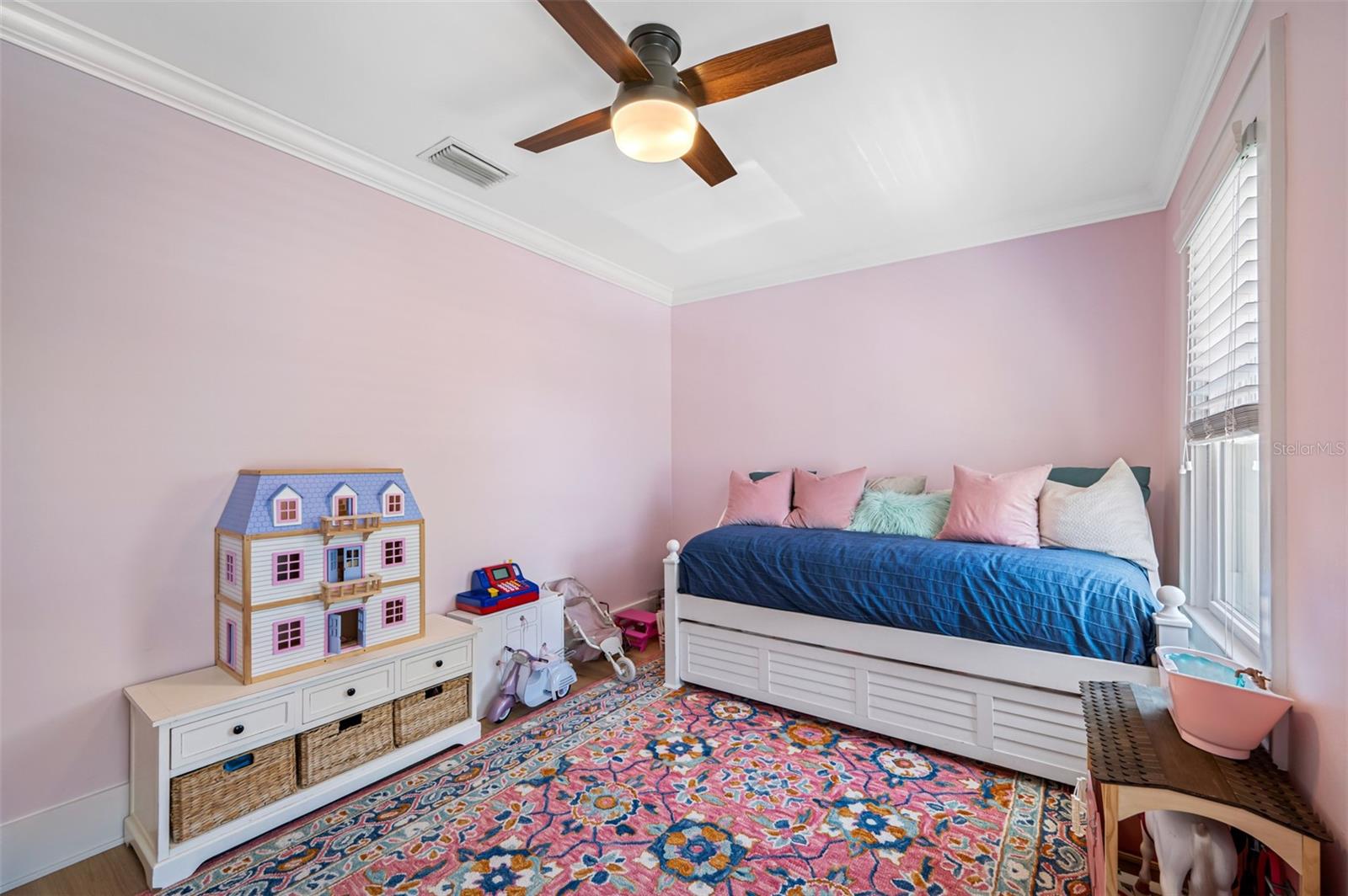 NEW SUBURB BEAUTIFUL - Residential