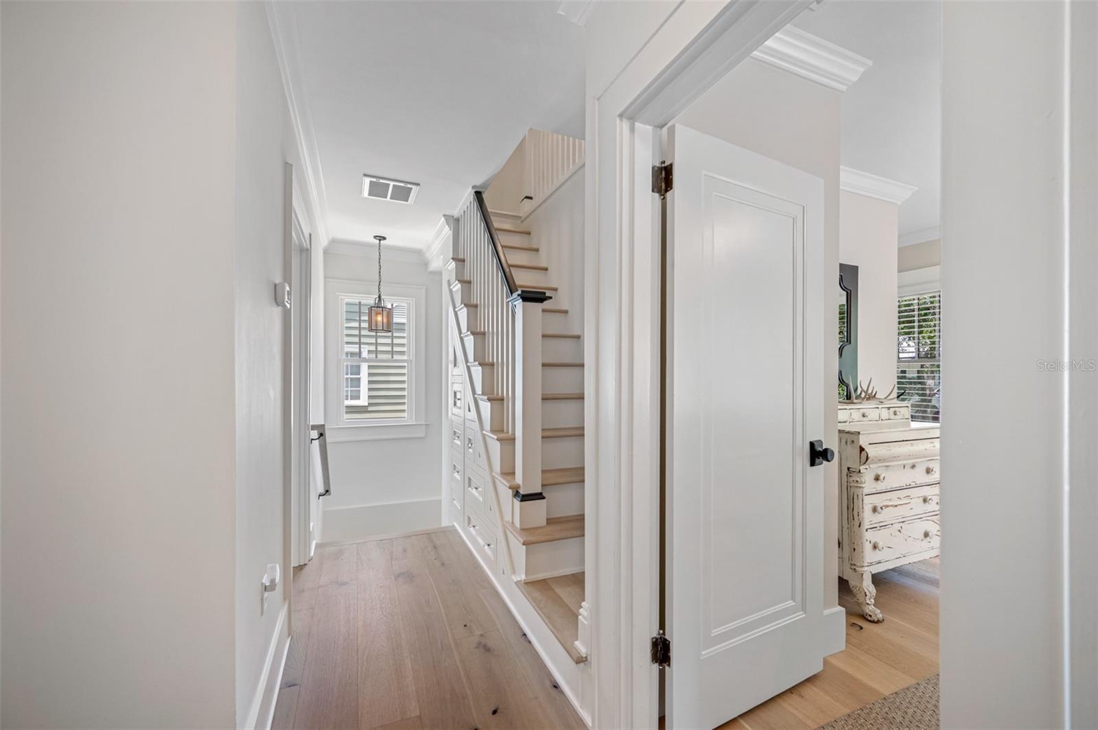 NEW SUBURB BEAUTIFUL - Residential