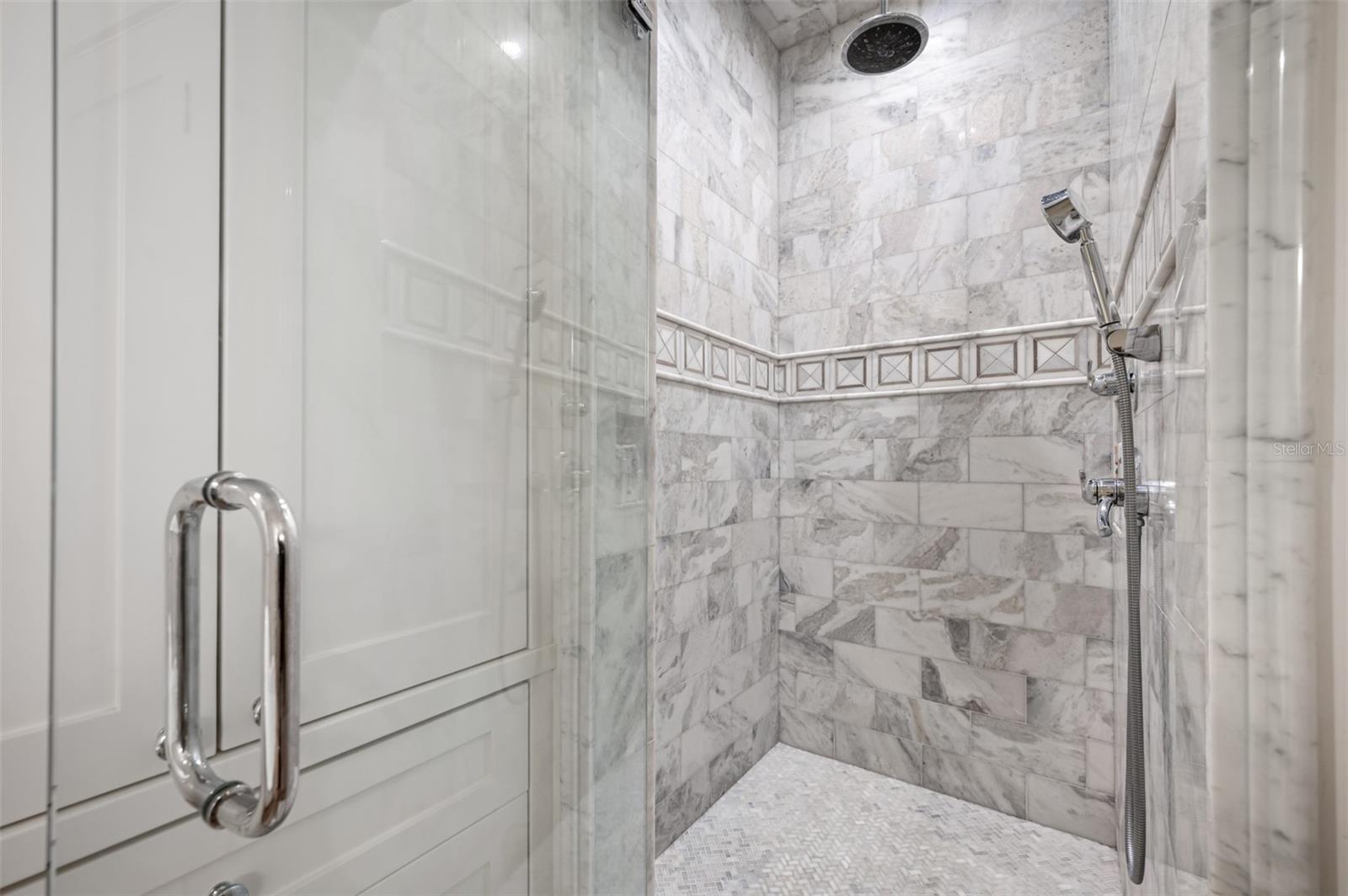 NEW SUBURB BEAUTIFUL - Residential