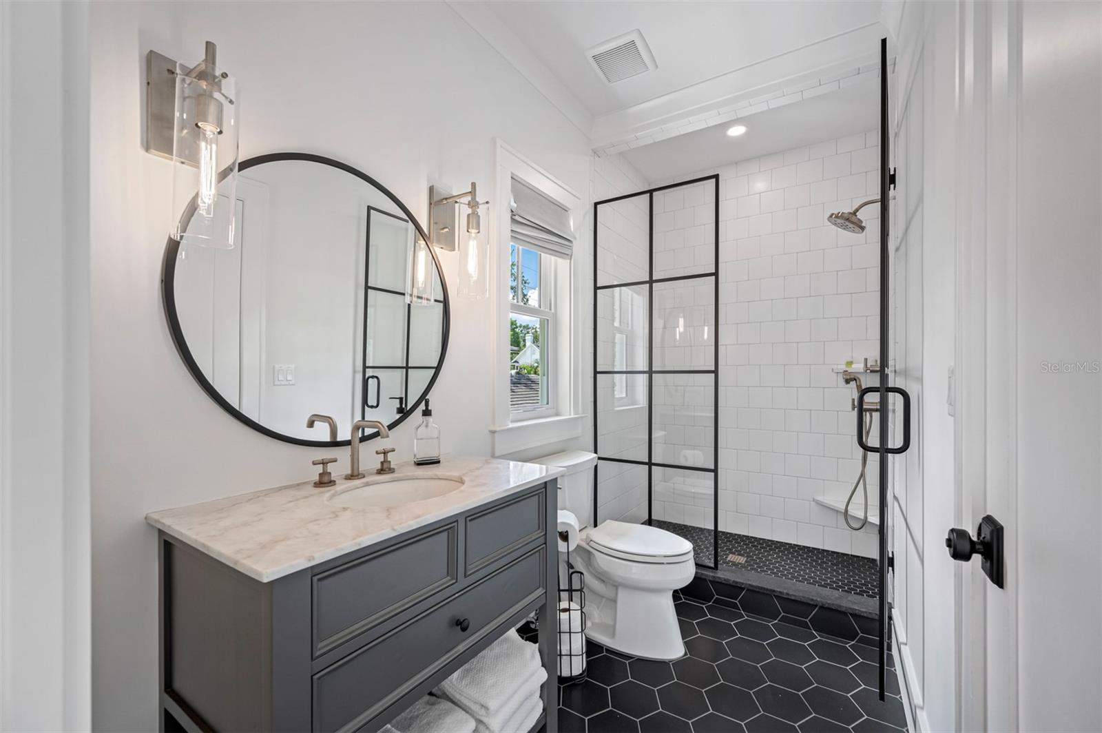 NEW SUBURB BEAUTIFUL - Residential