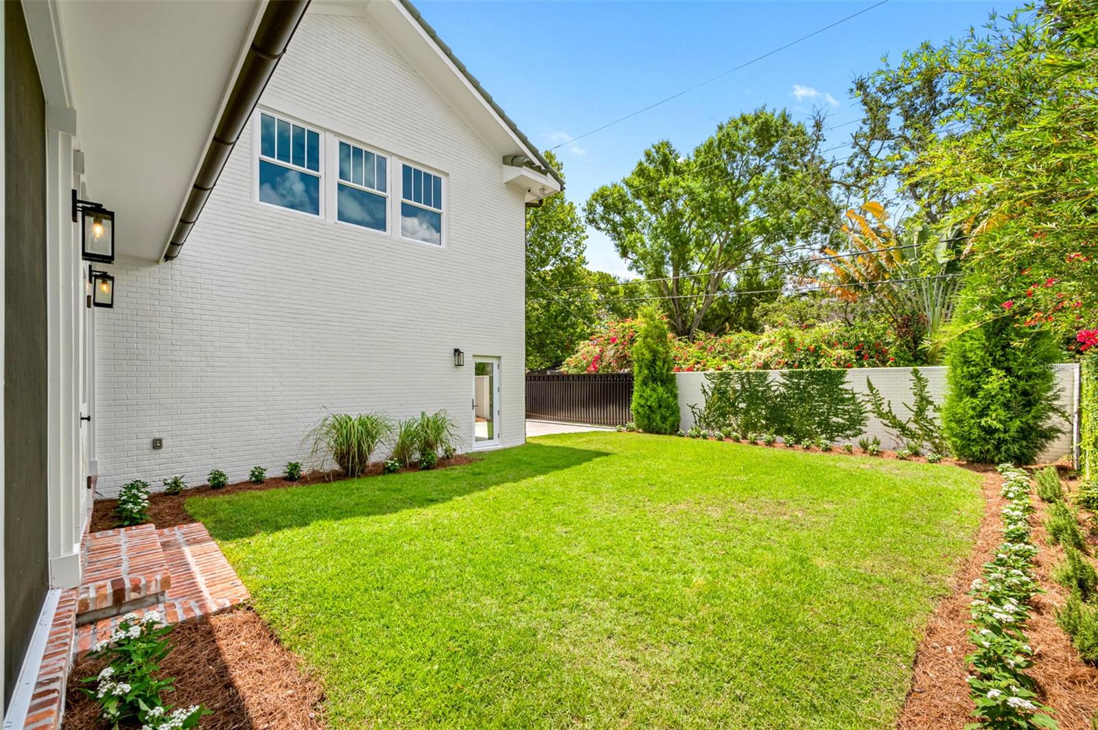 NEW SUBURB BEAUTIFUL - Residential