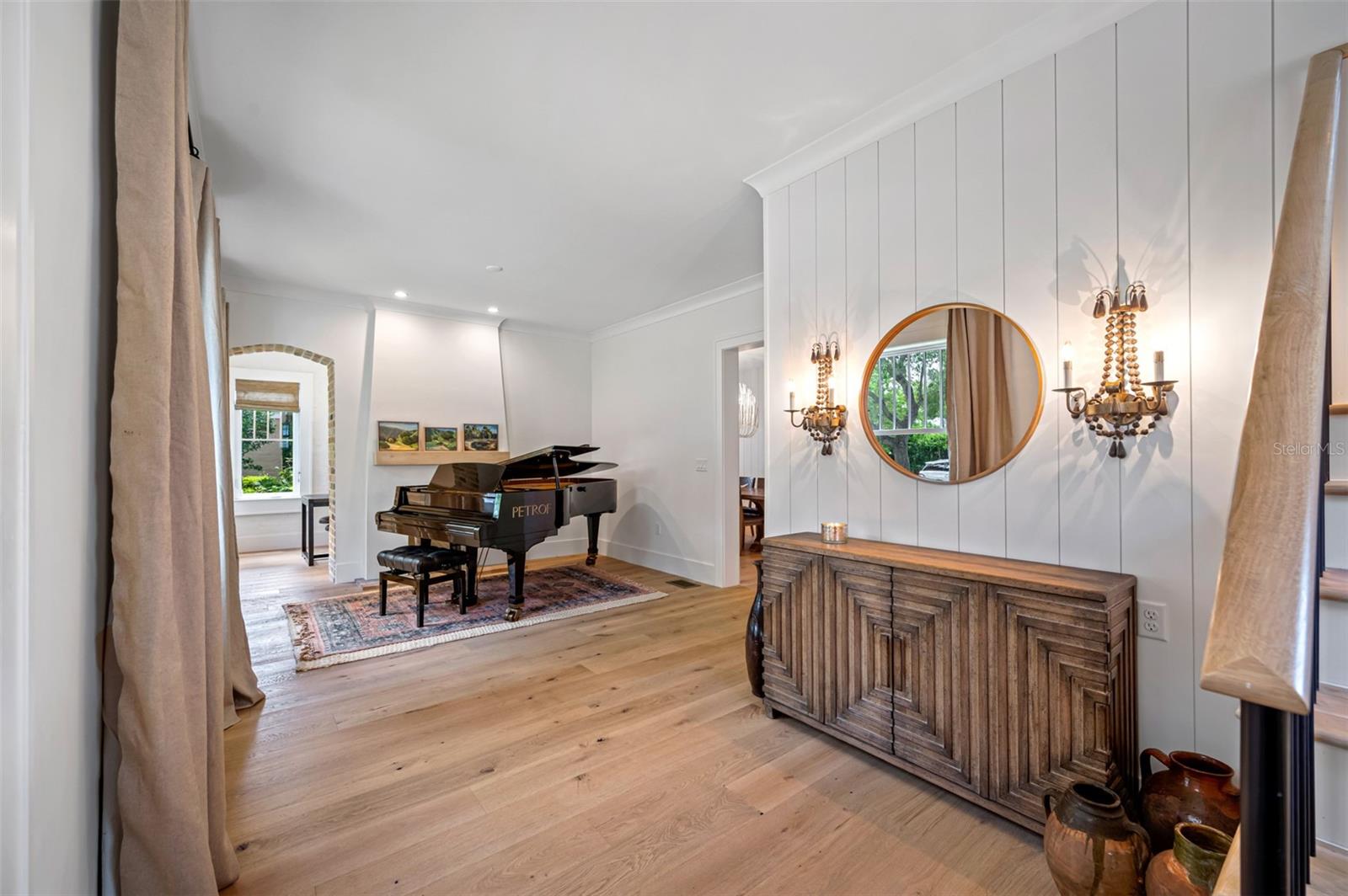 NEW SUBURB BEAUTIFUL - Residential