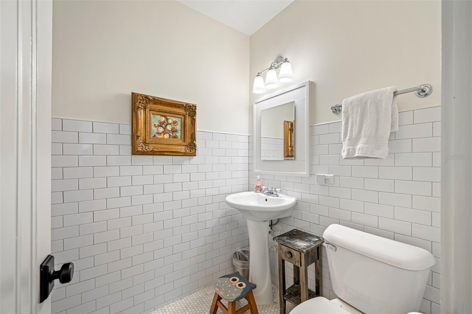 NEW SUBURB BEAUTIFUL - Residential