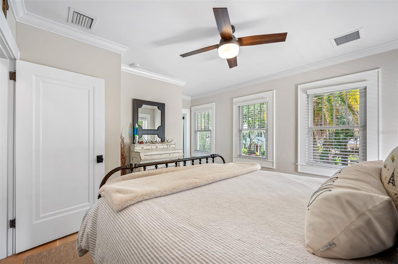 NEW SUBURB BEAUTIFUL - Residential