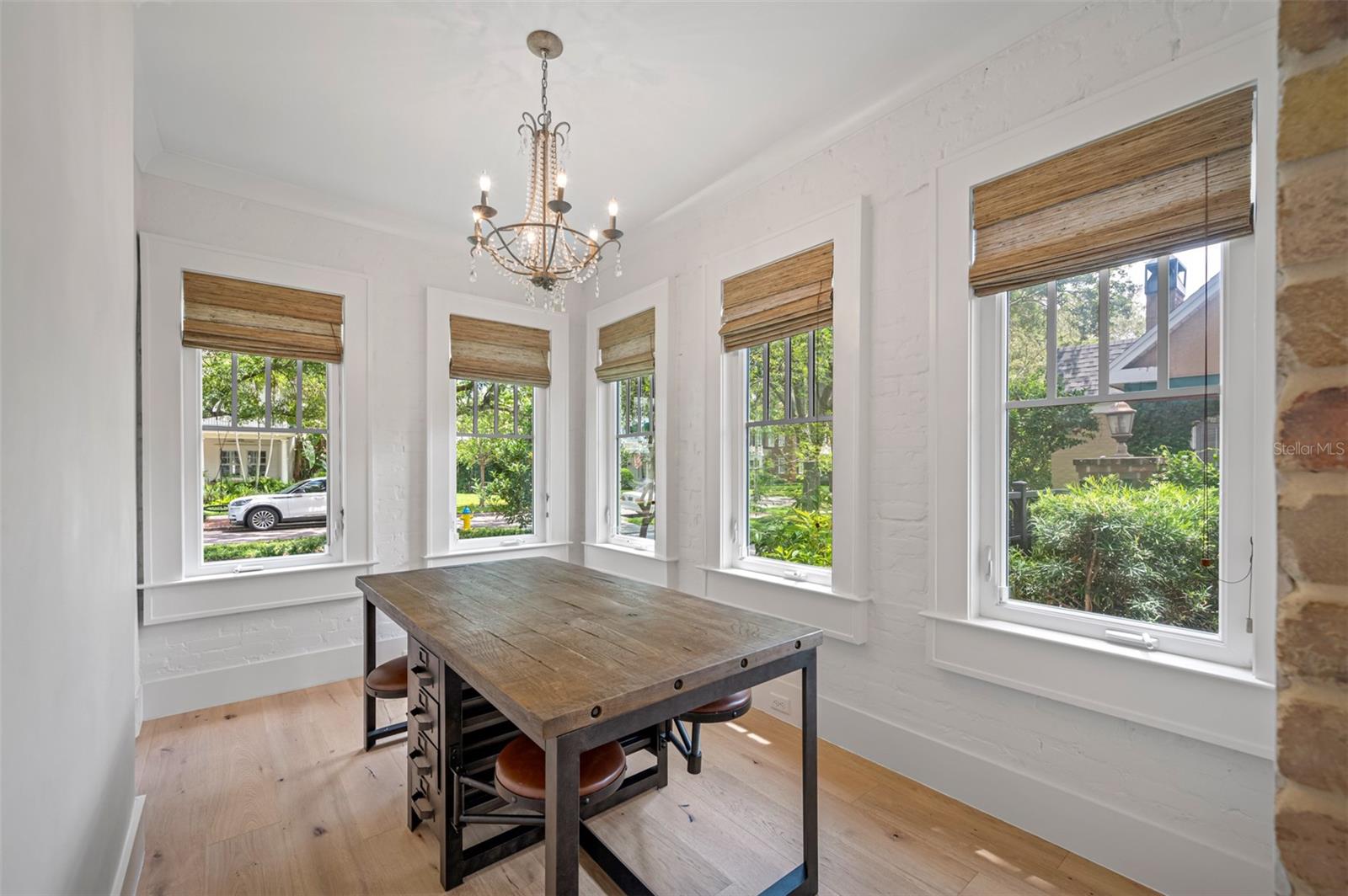 NEW SUBURB BEAUTIFUL - Residential