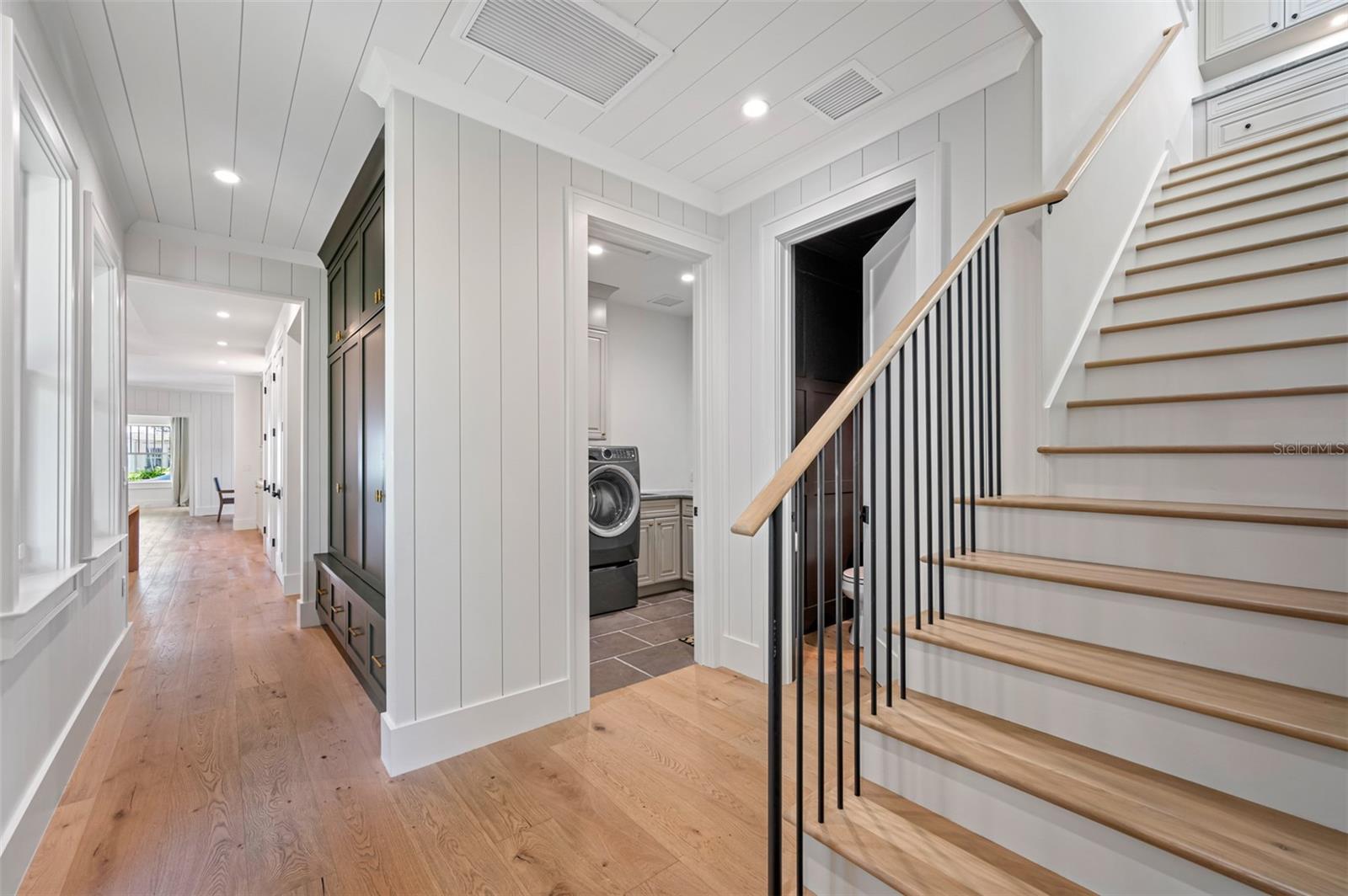 NEW SUBURB BEAUTIFUL - Residential