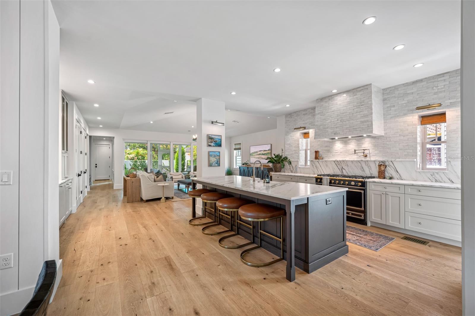 NEW SUBURB BEAUTIFUL - Residential