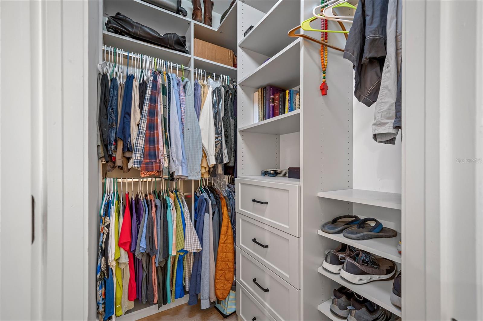 NEW SUBURB BEAUTIFUL - Residential