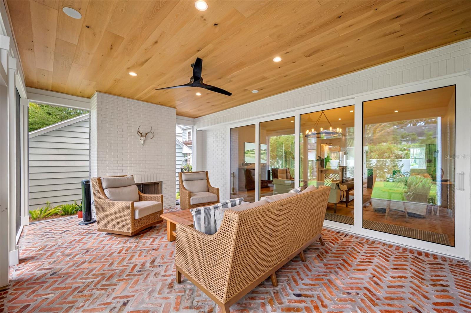 NEW SUBURB BEAUTIFUL - Residential