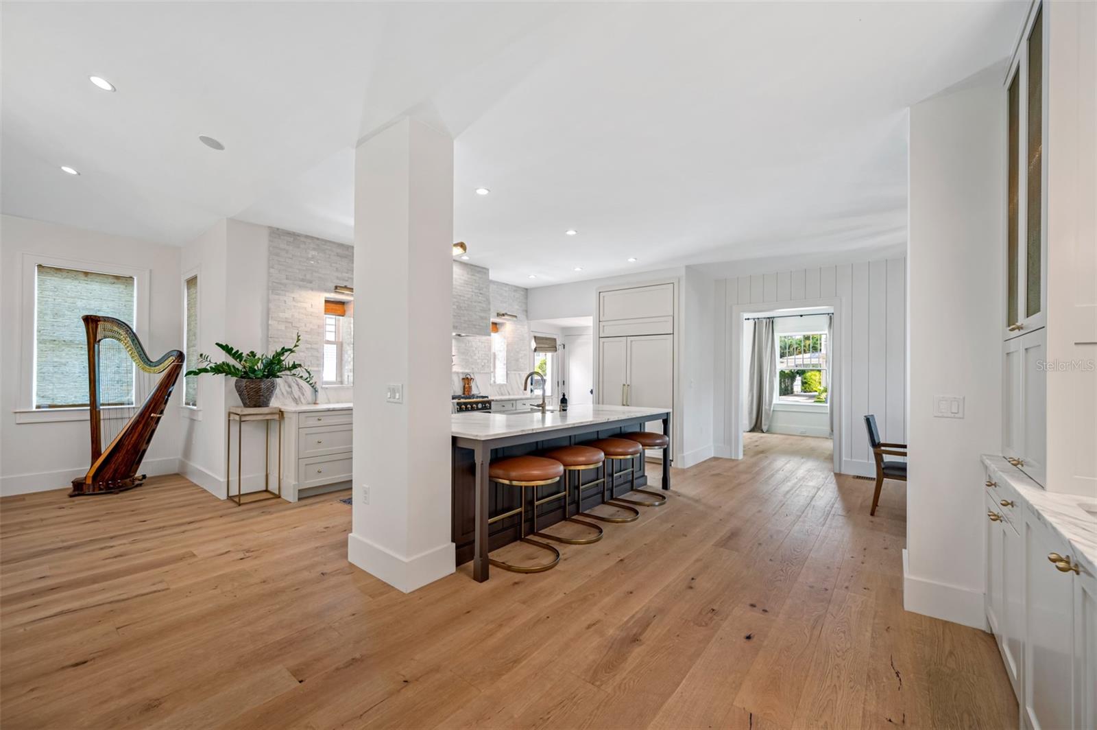 NEW SUBURB BEAUTIFUL - Residential