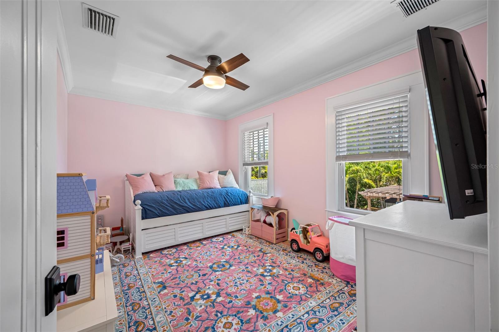 NEW SUBURB BEAUTIFUL - Residential