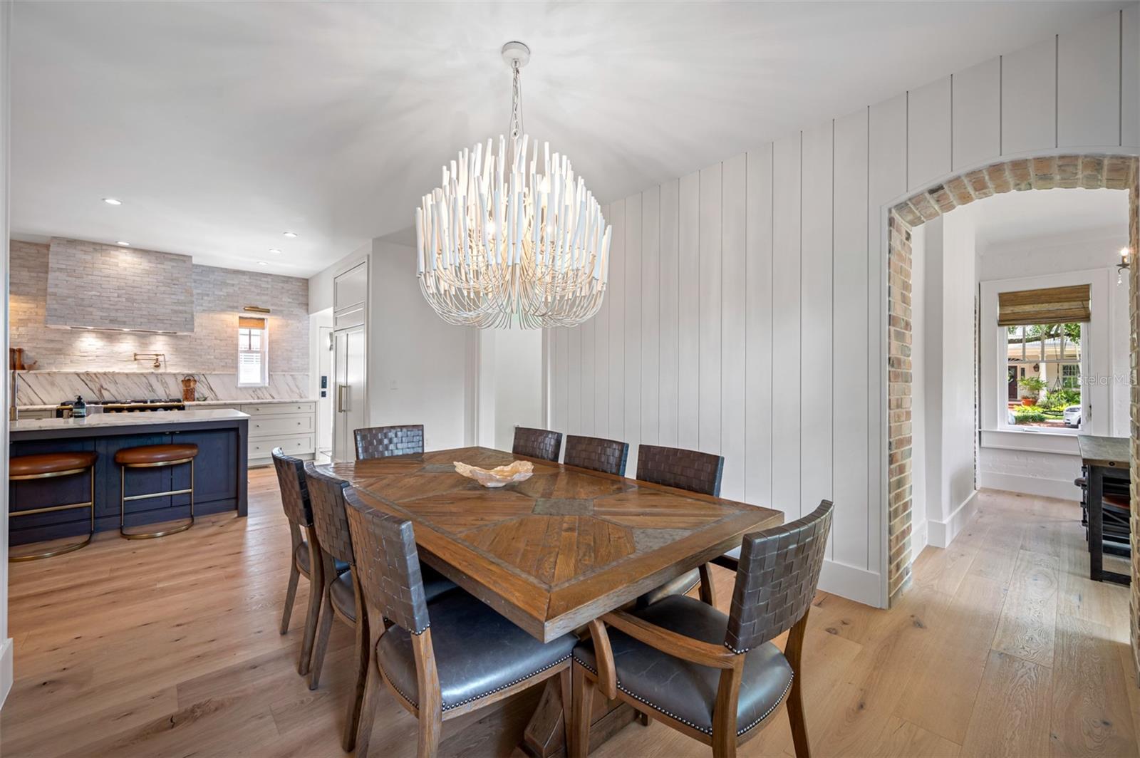 NEW SUBURB BEAUTIFUL - Residential