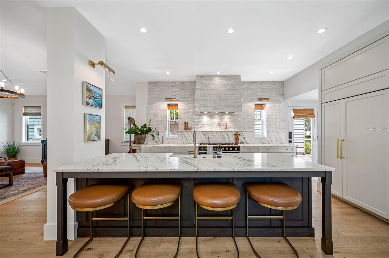 NEW SUBURB BEAUTIFUL - Residential