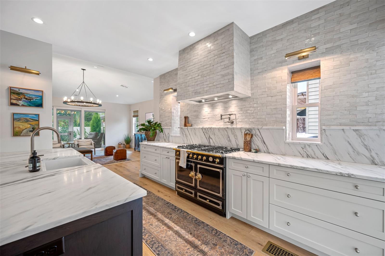 NEW SUBURB BEAUTIFUL - Residential